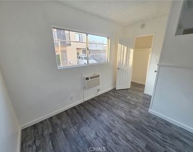 6018 Hazelhurst - Photo Thumbnail 5