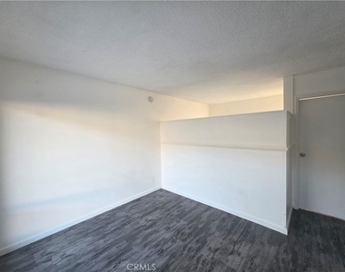 6018 Hazelhurst - Photo Thumbnail 1