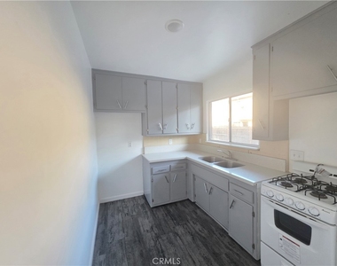 6018 Hazelhurst - Photo Thumbnail 2