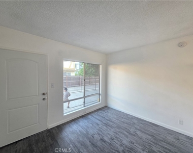 6018 Hazelhurst - Photo Thumbnail 3