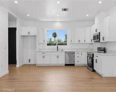 7645 Melvin Avenue - Photo Thumbnail 5