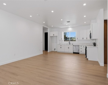7645 Melvin Avenue - Photo Thumbnail 4
