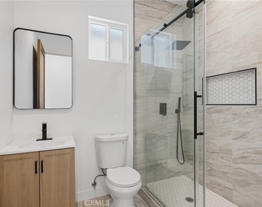 7645 Melvin Avenue - Photo Thumbnail 12