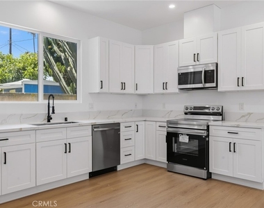 7645 Melvin Avenue - Photo Thumbnail 6