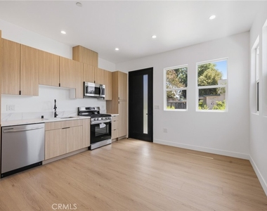 7647 1/2 Melvin Avenue - Photo Thumbnail 7