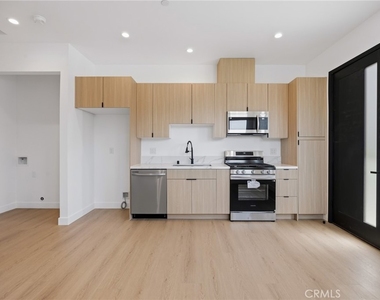 7647 1/2 Melvin Avenue - Photo Thumbnail 8