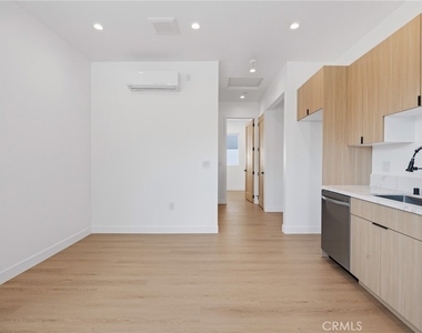 7647 1/2 Melvin Avenue - Photo Thumbnail 6