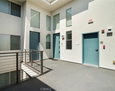 12837 Moorpark Street - Photo Thumbnail 20