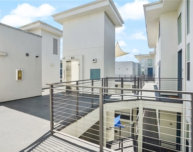 12837 Moorpark Street - Photo Thumbnail 24