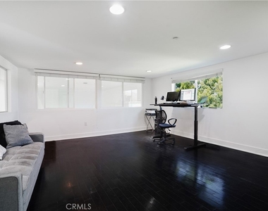 12837 Moorpark Street - Photo Thumbnail 16