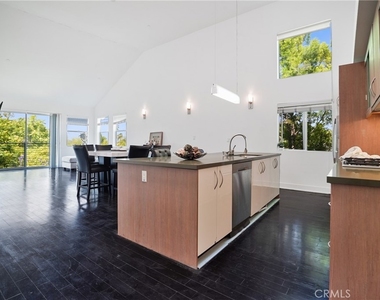 12837 Moorpark Street - Photo Thumbnail 7