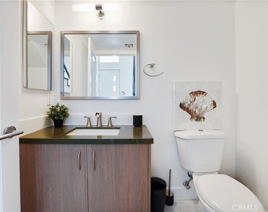 12837 Moorpark Street - Photo Thumbnail 14