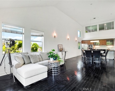 12837 Moorpark Street - Photo Thumbnail 10