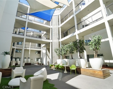 12837 Moorpark Street - Photo Thumbnail 29