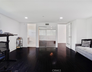 12837 Moorpark Street - Photo Thumbnail 17