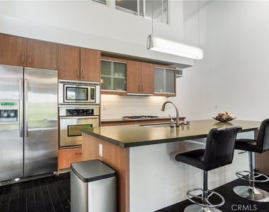 12837 Moorpark Street - Photo Thumbnail 8