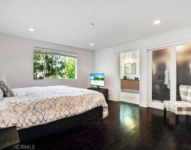 12837 Moorpark Street - Photo Thumbnail 13