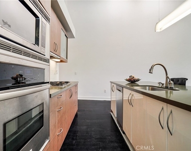 12837 Moorpark Street - Photo Thumbnail 6