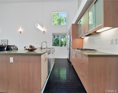 12837 Moorpark Street - Photo Thumbnail 4