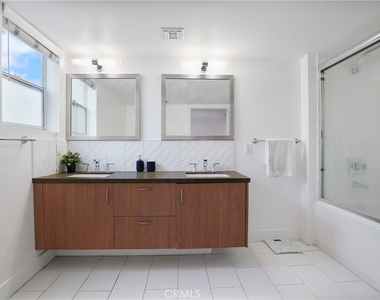 12837 Moorpark Street - Photo Thumbnail 11