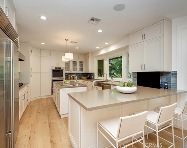 4550 Encino Avenue - Photo Thumbnail 12