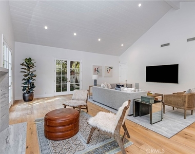 4550 Encino Avenue - Photo Thumbnail 9