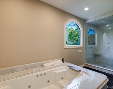 4550 Encino Avenue - Photo Thumbnail 18