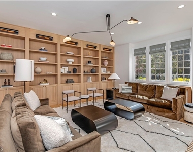 4550 Encino Avenue - Photo Thumbnail 7