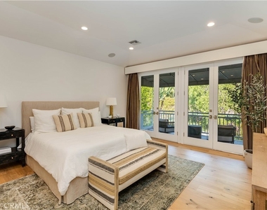 4550 Encino Avenue - Photo Thumbnail 15