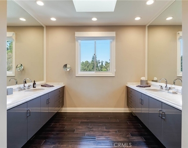 4550 Encino Avenue - Photo Thumbnail 17