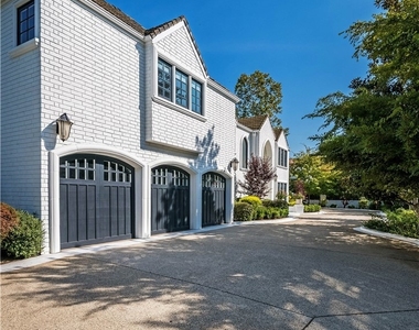 4550 Encino Avenue - Photo Thumbnail 2