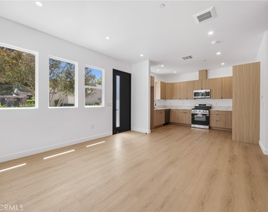 7647 Melvin Avenue - Photo Thumbnail 7