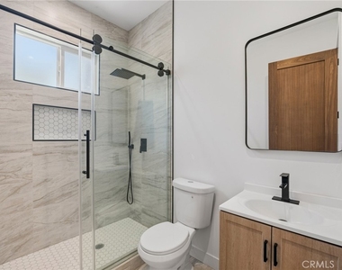 7647 Melvin Avenue - Photo Thumbnail 16