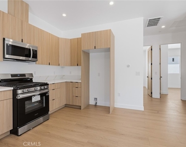 7647 Melvin Avenue - Photo Thumbnail 10