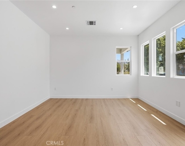 7647 Melvin Avenue - Photo Thumbnail 6