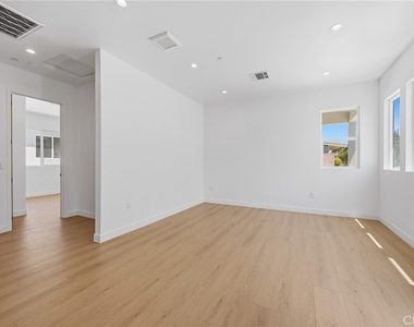 7647 Melvin Avenue - Photo Thumbnail 11