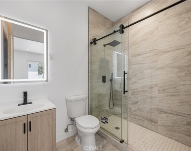 7647 Melvin Avenue - Photo Thumbnail 14