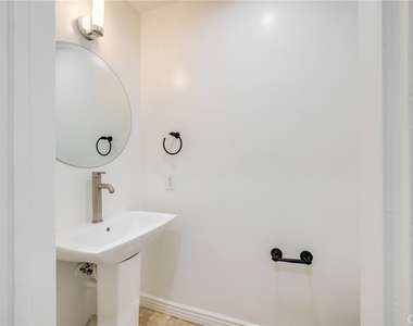 7126 Atheling Way - Photo Thumbnail 10