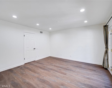 7126 Atheling Way - Photo Thumbnail 12