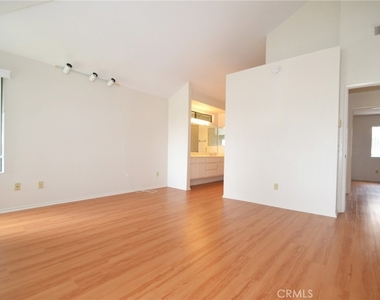 2595 Plaza Del Amo - Photo Thumbnail 11