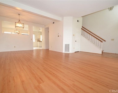 2595 Plaza Del Amo - Photo Thumbnail 3