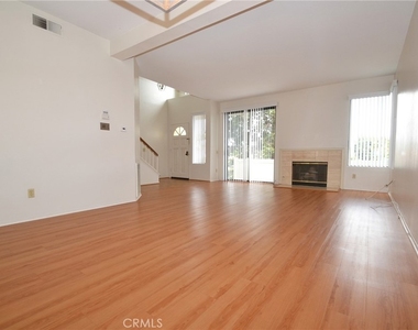 2595 Plaza Del Amo - Photo Thumbnail 1
