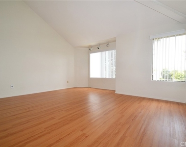 2595 Plaza Del Amo - Photo Thumbnail 10