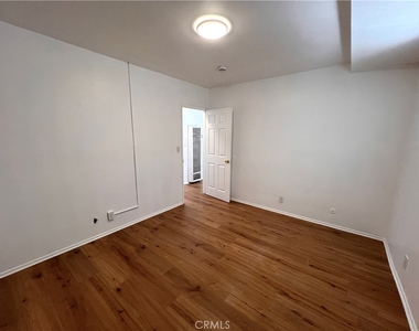469 W Oliver Street - Photo Thumbnail 12
