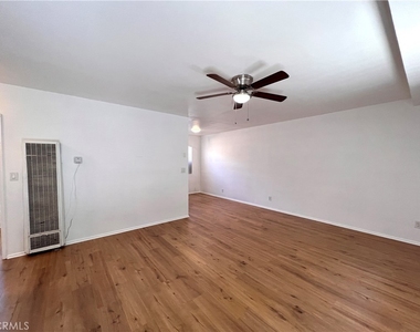 469 W Oliver Street - Photo Thumbnail 1