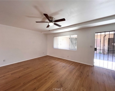 469 W Oliver Street - Photo Thumbnail 2