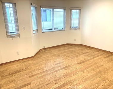 425 S Catalina Avenue - Photo Thumbnail 4