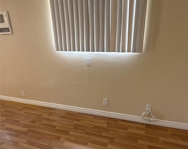14823 Longworth Avenue - Photo Thumbnail 3