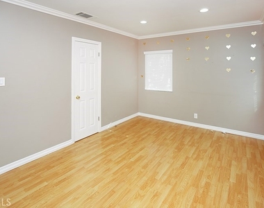 7400 Blewett - Photo Thumbnail 12