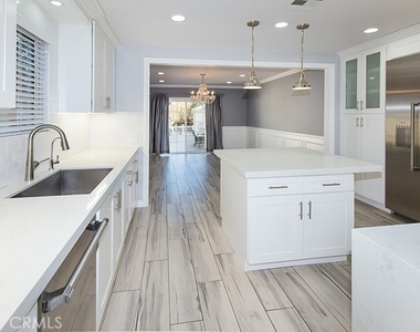 7400 Blewett - Photo Thumbnail 5